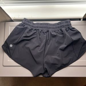 lululemon shorts hotty hot